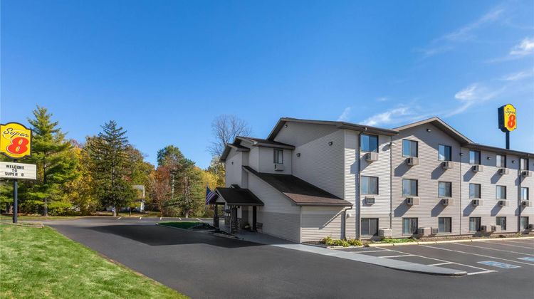 Super 8 Kent/Akron Area Exterior