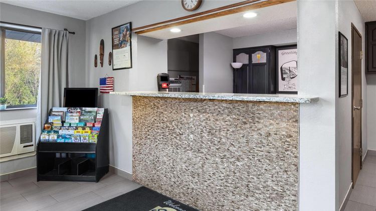 Super 8 Kent/Akron Area Lobby