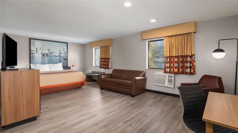 <b>Super 8 Kent/Akron Area Suite</b>. Images powered by <a href="https://iceportal.shijigroup.com/" title="IcePortal" target="_blank">IcePortal</a>.