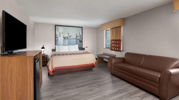 Super 8 Kent/Akron Area Suite