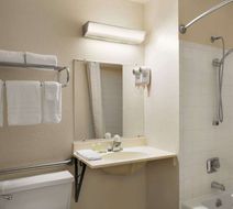 Super 8 Saginaw Room