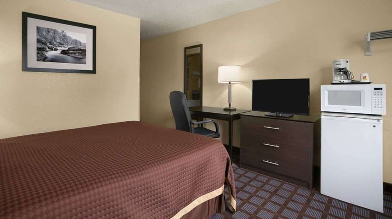 <b>Super 8 Saginaw Room</b>. Images powered by <a href="https://iceportal.shijigroup.com/" title="IcePortal" target="_blank">IcePortal</a>.