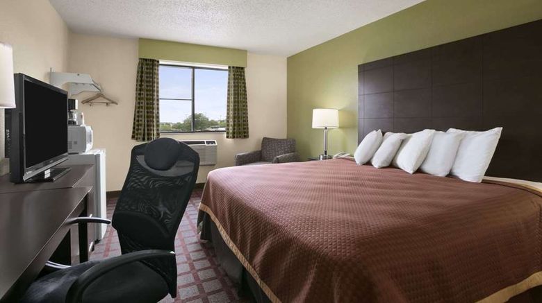 <b>Super 8 Saginaw Room</b>. Images powered by <a href="https://iceportal.shijigroup.com/" title="IcePortal" target="_blank">IcePortal</a>.