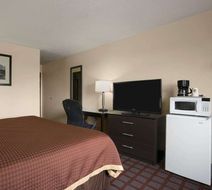 Super 8 Saginaw Room