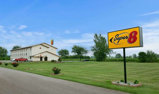 Super 8 Saginaw Exterior
