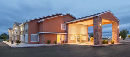 Super 8 Portales Exterior