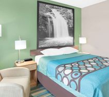 Super 8 Beaver Dam Room