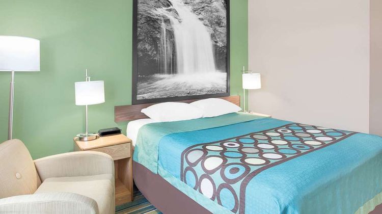 Super 8 Beaver Dam Room