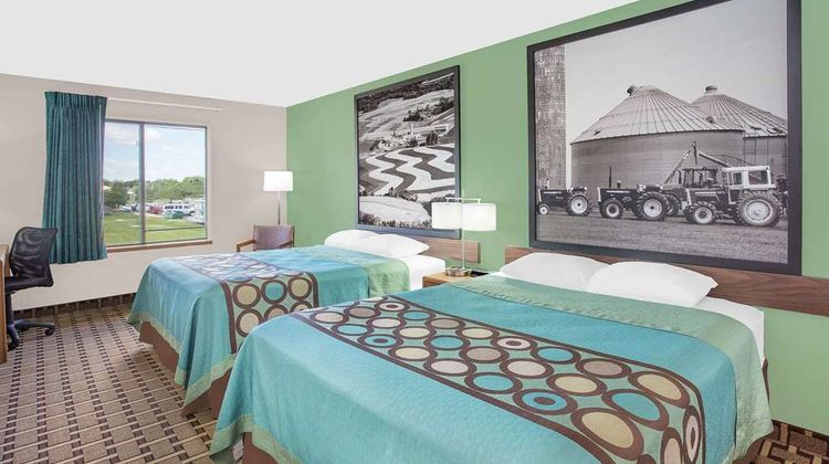 Super 8 Beaver Dam Room