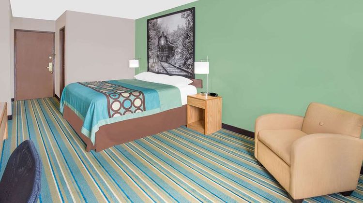 Super 8 Beaver Dam Room