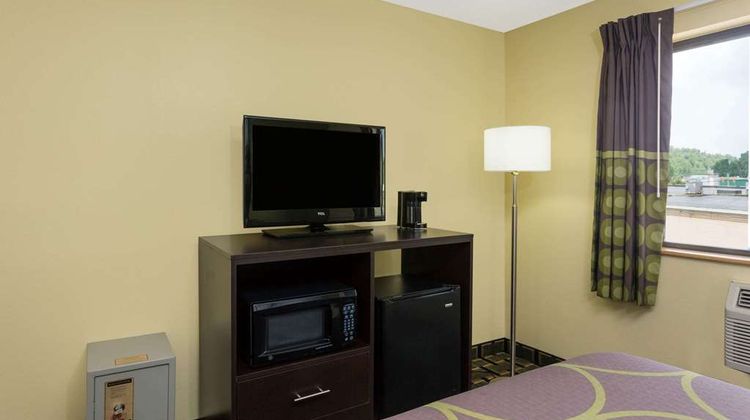 Super 8 Marietta Room