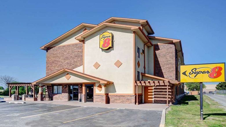 <b>Super 8 Roseville/Detroit Area Exterior</b>. Images powered by <a href="https://iceportal.shijigroup.com/" title="IcePortal" target="_blank">IcePortal</a>.