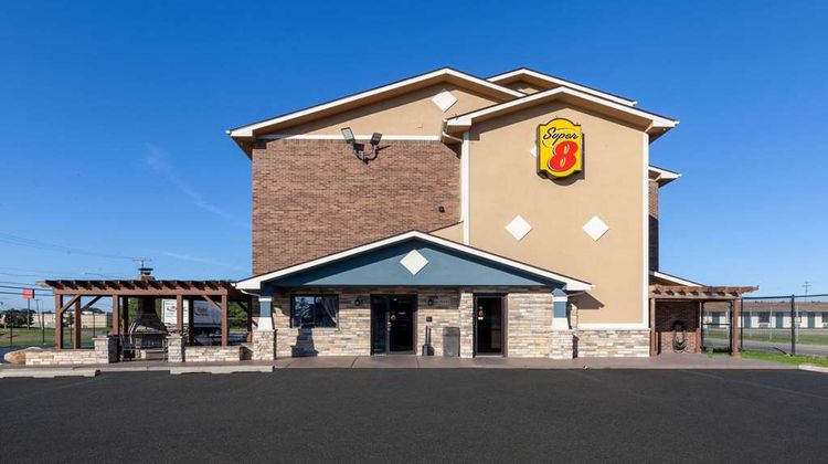 Super 8 Roseville/Detroit Area Exterior