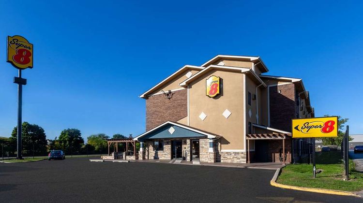 Super 8 Roseville/Detroit Area Exterior