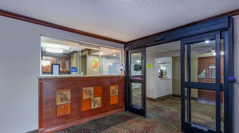 <b>Super 8 Roseville/Detroit Area Lobby</b>. Images powered by <a href="https://iceportal.shijigroup.com/" title="IcePortal" target="_blank">IcePortal</a>.