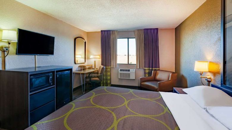 <b>Super 8 Roseville/Detroit Area Room</b>. Images powered by <a href="https://iceportal.shijigroup.com/" title="IcePortal" target="_blank">IcePortal</a>.