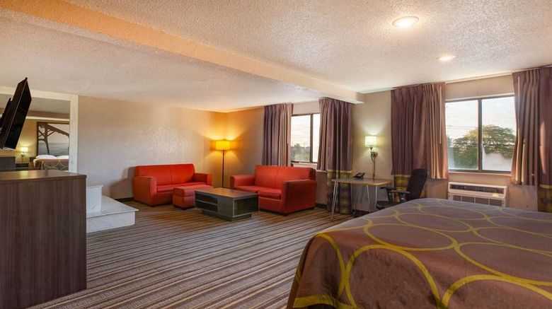 <b>Super 8 Roseville/Detroit Area Suite</b>. Images powered by <a href="https://iceportal.shijigroup.com/" title="IcePortal" target="_blank">IcePortal</a>.