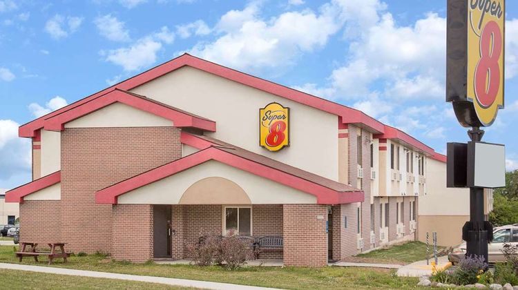 Super 8 Sheboygan Exterior