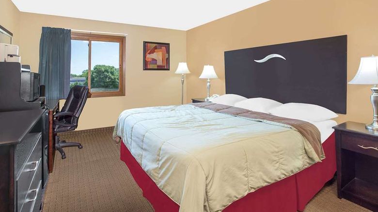 <b>Super 8 Sheboygan Room</b>. Images powered by <a href="https://iceportal.shijigroup.com/" title="IcePortal" target="_blank">IcePortal</a>.