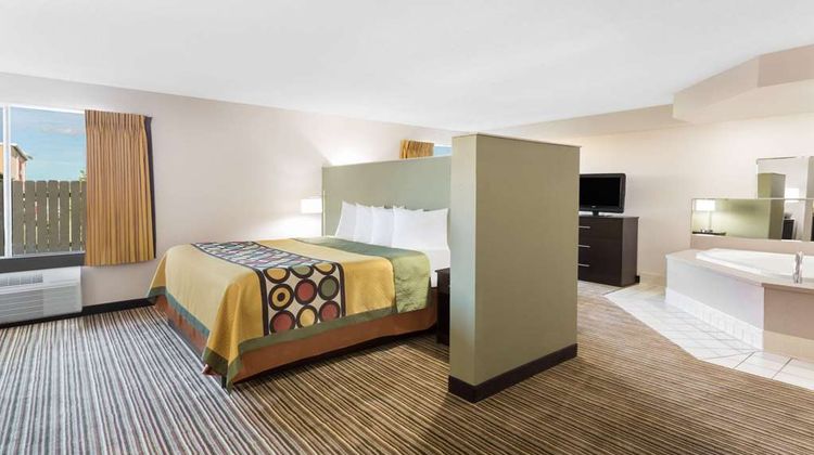 Super 8 Madison South Suite