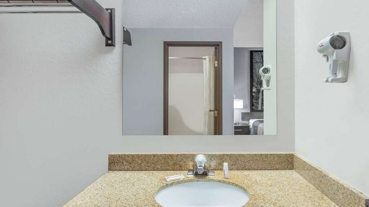 Super 8 Madison South Room