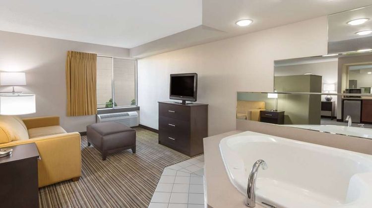 Super 8 Madison South Suite