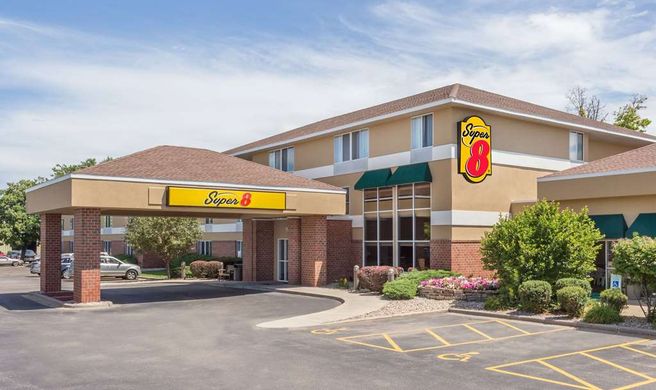 Super 8 Madison South Exterior