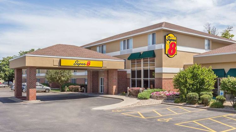 Super 8 Madison South Exterior