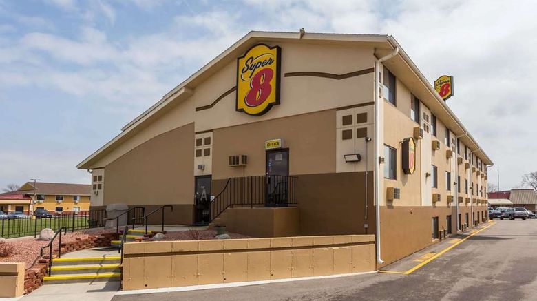 Super 8 Janesville Exterior. Images powered by <a href="https://iceportal.shijigroup.com" target="_blank" rel="noopener">Ice Portal</a>.