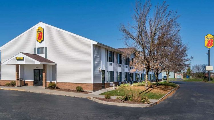Super 8 Portage Exterior