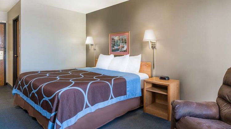 Super 8 Portage Room