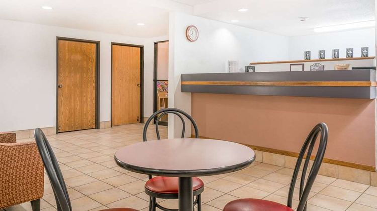 Super 8 Portage Lobby