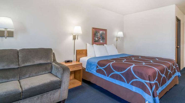 Super 8 Portage Room