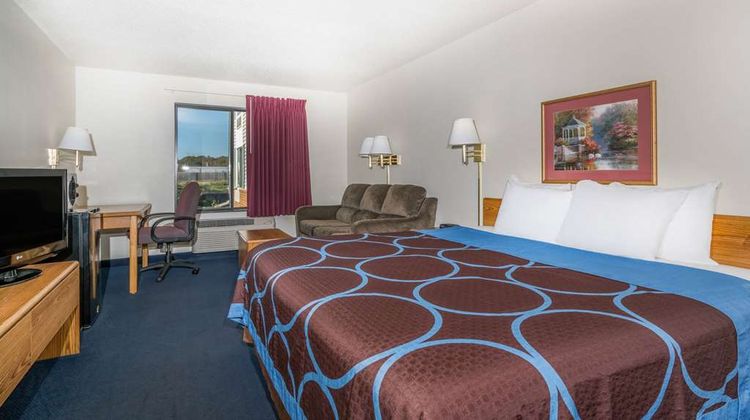 Super 8 Portage Room