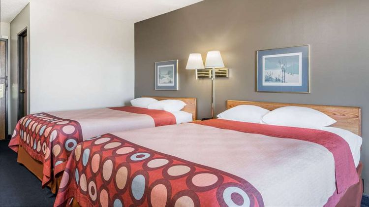 Super 8 Portage Room