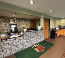 Super 8 Paris IL Lobby