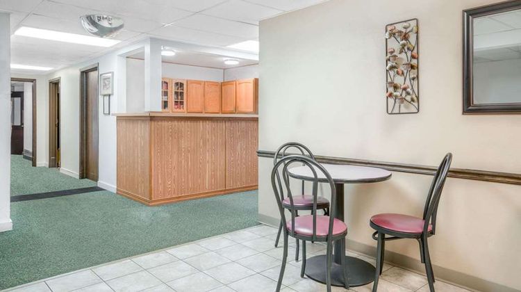 Super 8 Tomah Lobby