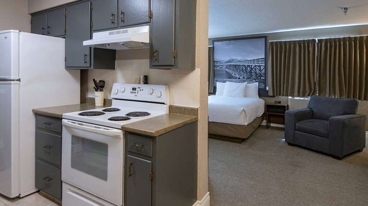 Super 8 Kamloops BC Suite