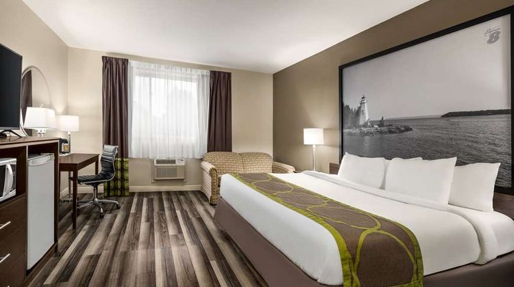 Super 8 Sarnia Suite