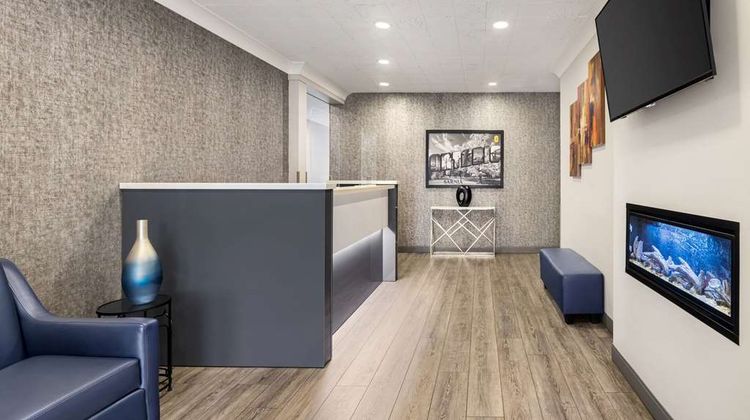 Super 8 Sarnia Lobby
