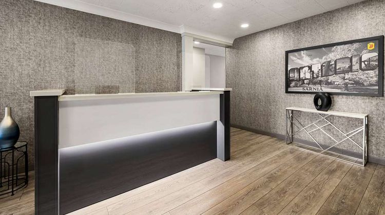 Super 8 Sarnia Lobby