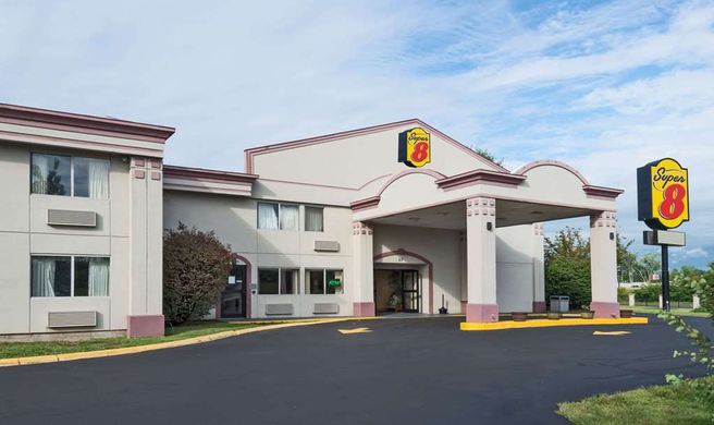 Super 8 Hartford Exterior