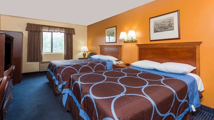Super 8 Hartford Room