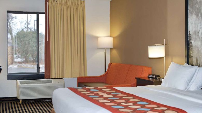 <b>Super 8 Wausau Room</b>. Images powered by <a href="https://iceportal.shijigroup.com/" title="IcePortal" target="_blank">IcePortal</a>.