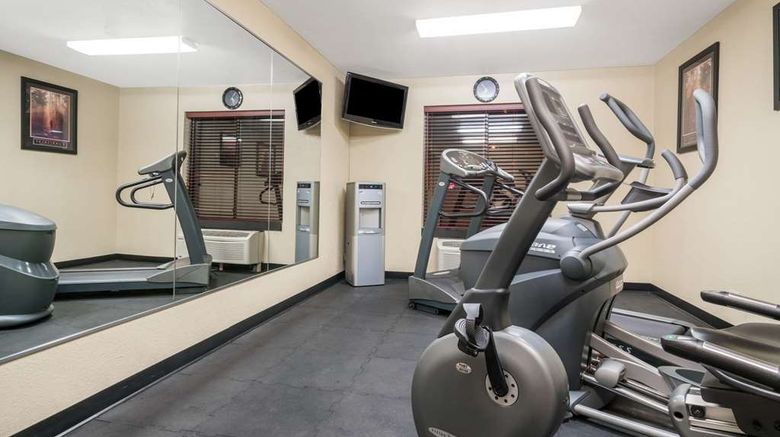 <b>Super 8 Wausau Health</b>. Images powered by <a href="https://iceportal.shijigroup.com/" title="IcePortal" target="_blank">IcePortal</a>.