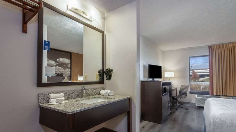 Super 8 Wausau Room