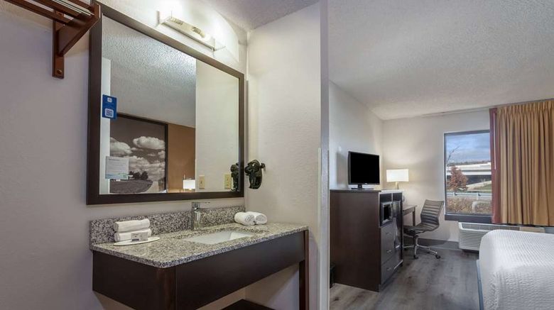 <b>Super 8 Wausau Room</b>. Images powered by <a href="https://iceportal.shijigroup.com/" title="IcePortal" target="_blank">IcePortal</a>.