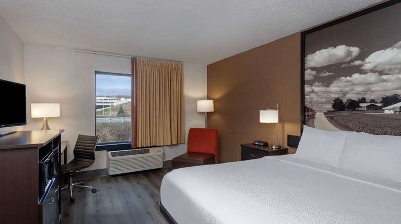 <b>Super 8 Wausau Room</b>. Images powered by <a href="https://iceportal.shijigroup.com/" title="IcePortal" target="_blank">IcePortal</a>.