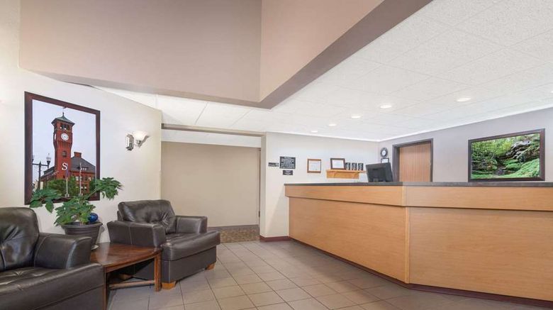 <b>Super 8 Menomonie Lobby</b>. Images powered by <a href="https://iceportal.shijigroup.com/" title="IcePortal" target="_blank">IcePortal</a>.