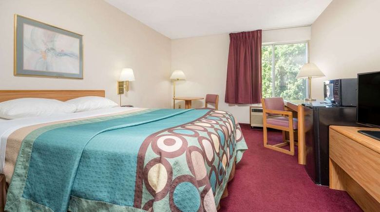 <b>Super 8 Menomonie Room</b>. Images powered by <a href="https://iceportal.shijigroup.com/" title="IcePortal" target="_blank">IcePortal</a>.